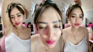 BeeFlo Pamerin Ketiak Mulus Buat Pascol Fetishnya