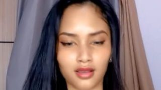 Ciara Jepit Botol pake Kedua Toketnya