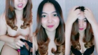 Rara Cakep Omek Geter Bugil Hot