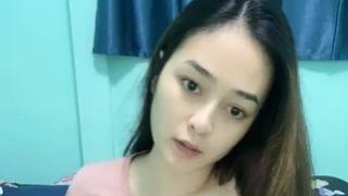 Si Cantik Ngangkang Pamer Toket Mungilnya